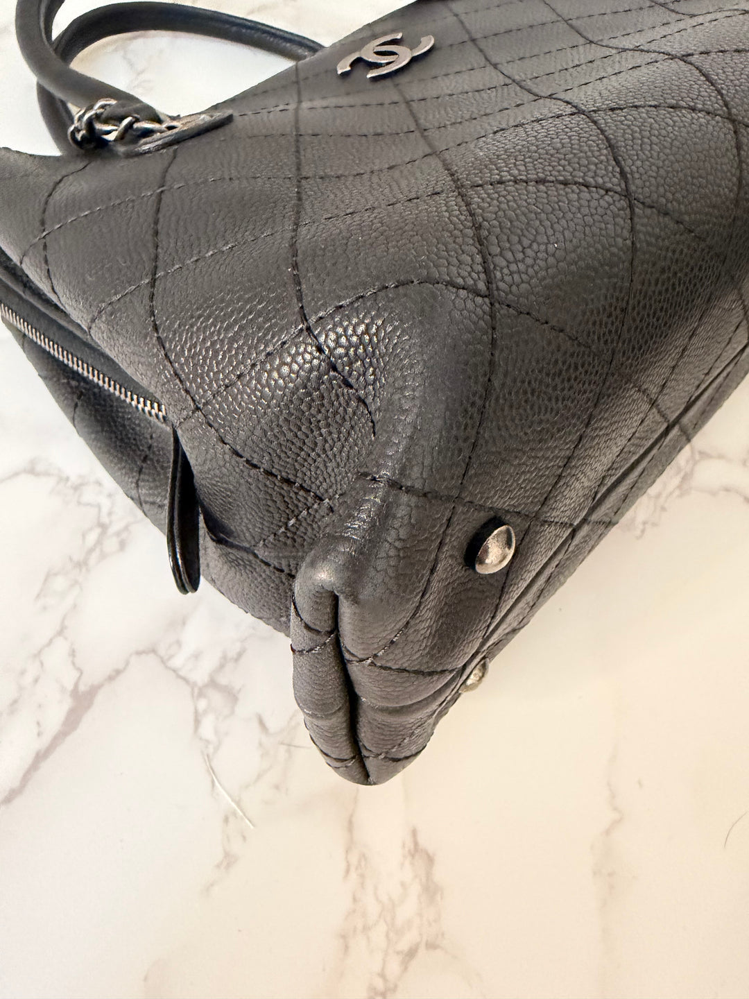 CHANEL series 23 Black Caviar Ruthenium HW Tote Bag with Shoulder Chain strap