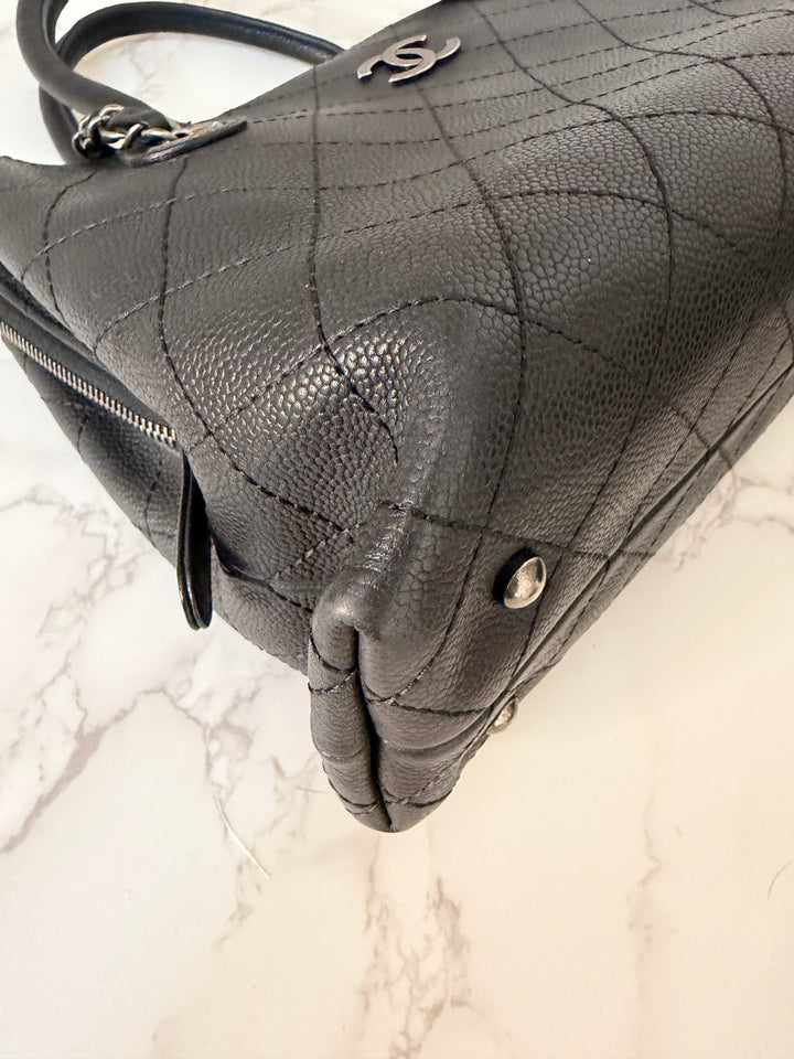 CHANEL series 23 Black Caviar Ruthenium HW Tote Bag with Shoulder Chain strap