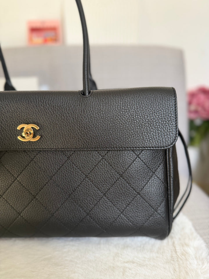 CHANEL Métiers d’art 26A 2026 Black Caviar Medium Shopping Tote Bag GHW NEW Size AP6428