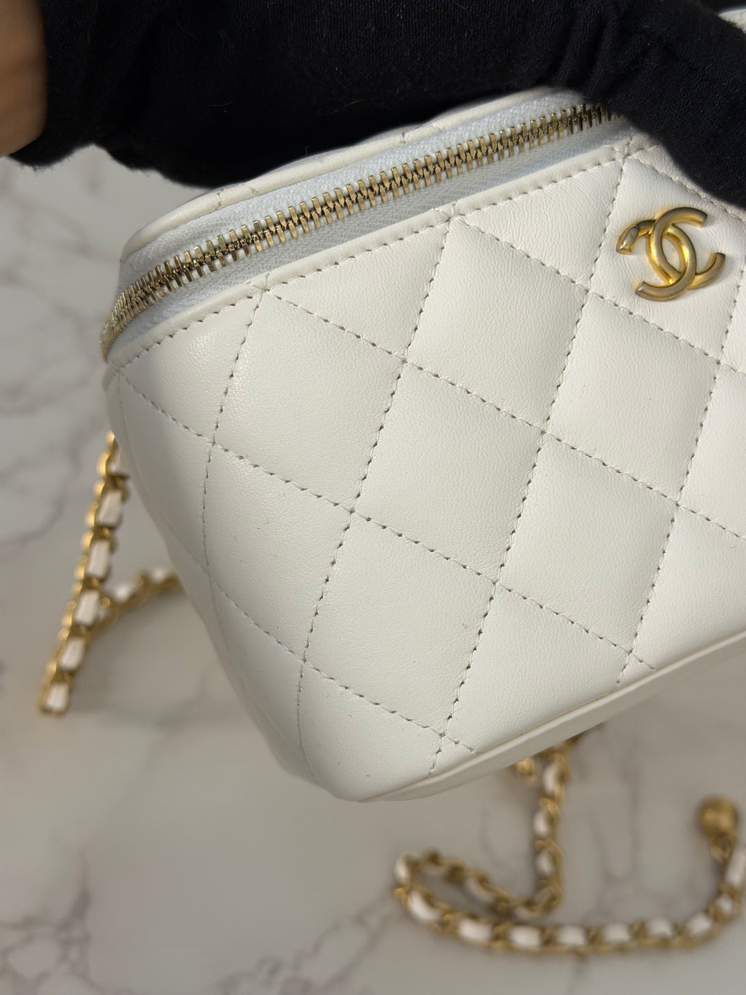 CHANEL series 31 White Lambskin aged GHW Small Vanity Pearl Crush Adjustable Chain 2020/2021