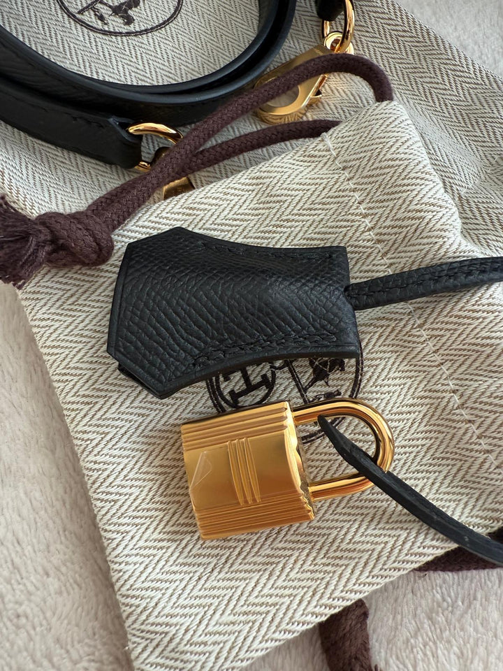 Hermès Kelly 28 Black Sellier Epsom Leather GHW Stamp B 2023 Kept unused Box fresh