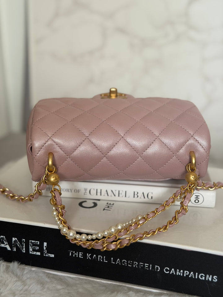 CHANEL 24P Pearly Pink Lambskin Pearl Twist Aged GHW Flap Bag 2024