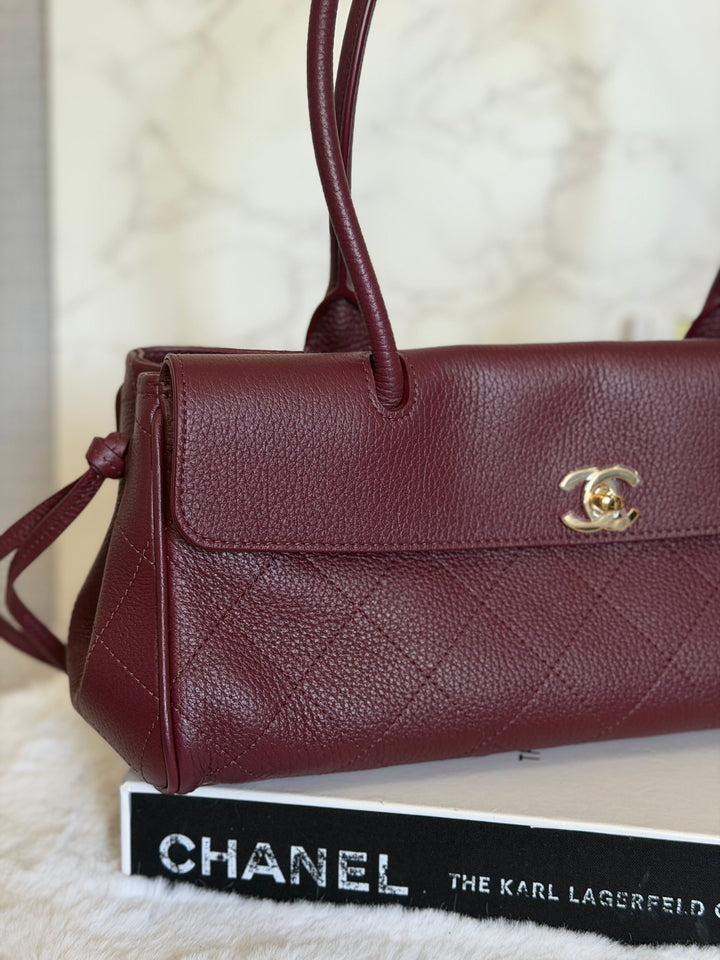 CHANEL Burgundy Caviar LGHW Urban Essentials East West Shopping Tote Bag size Small Matthieu Blazy 26S 2026