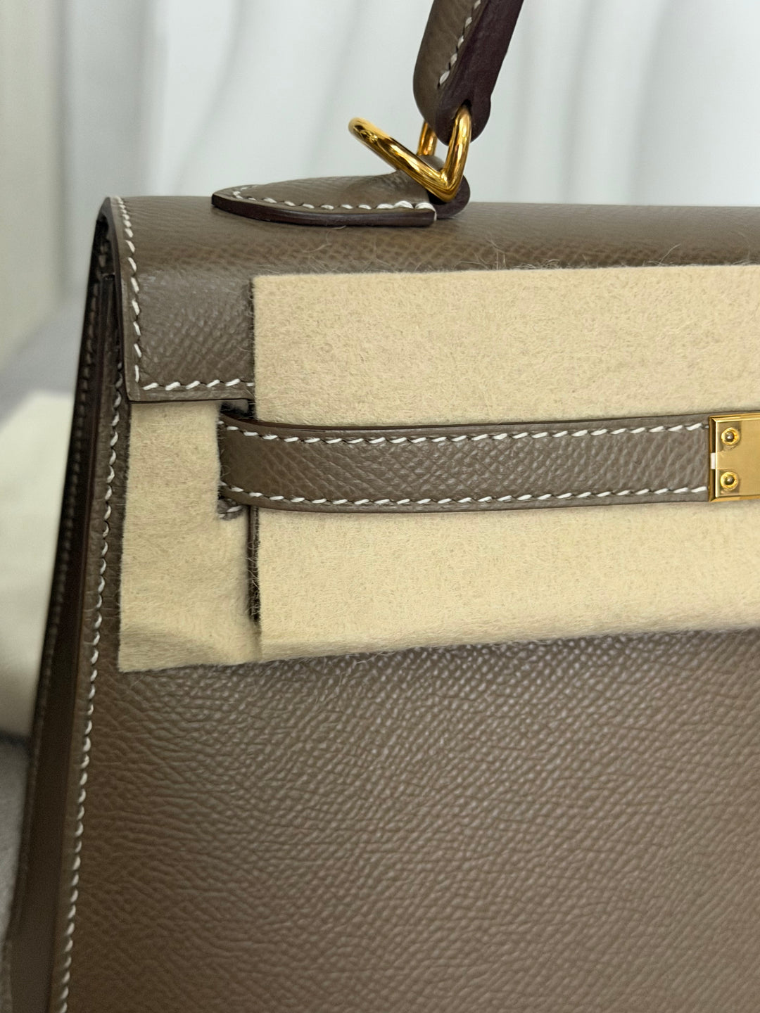 HERMÈS Kelly 25 Etoupe Epsom Leather Sellier GHW Stamp Z 2021 Pristine