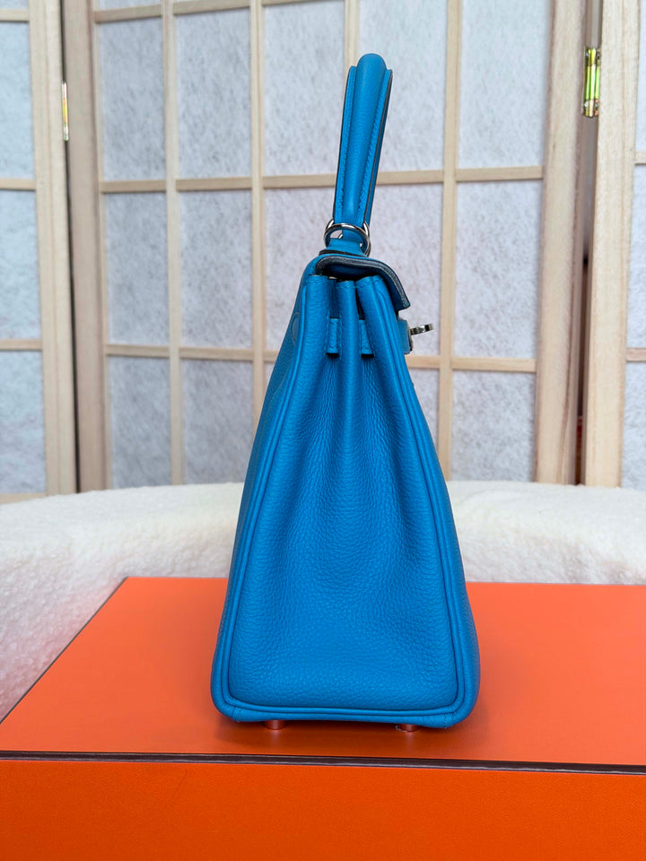 HERMÈS Bleu Zanzibar Togo Leather PHW Kelly 25 Stamp A 2018