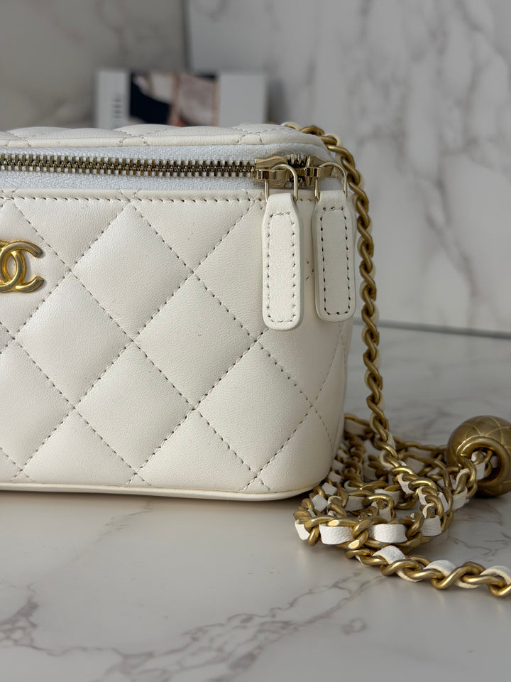 CHANEL series 31 White Lambskin aged GHW Small Vanity Pearl Crush Adjustable Chain 2020/2021