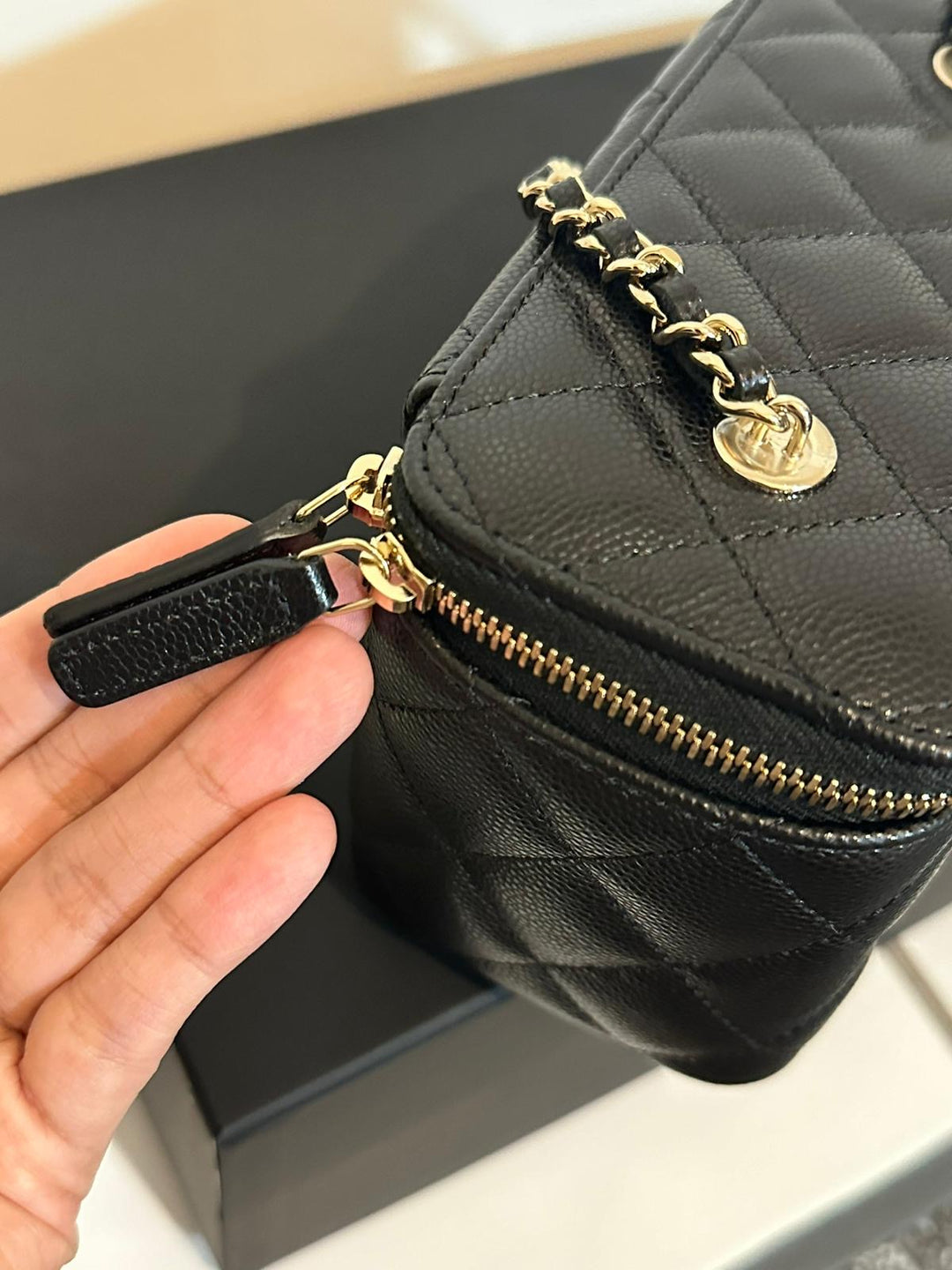 CHANEL Black Caviar LGHW Small Vanity Case with chain