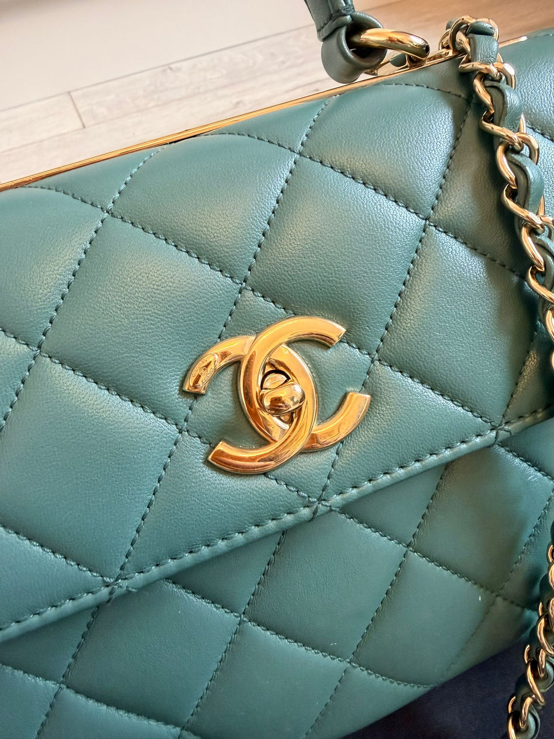 CHANEL Series 26 Green Lambskin LGHW Trendy CC Flap Bag with Top Handle Size SMALL 2018