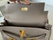 Load image into Gallery viewer, Hermes Kelly 28 Retourne Etoupe Togo Leather with GHW
