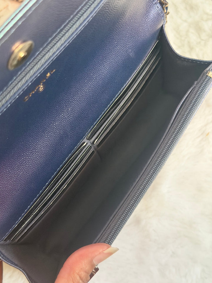 CHANEL 22P Iridescent Purple Caviar LGHW 2022 Classic Wallet On Chain (WOC)