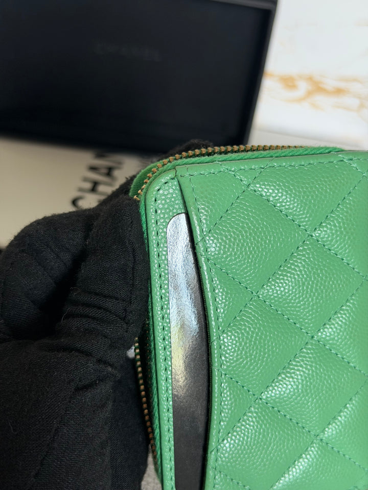 CHANEL 21P series 31 Green Caviar LGHW Zippy Coin Purse