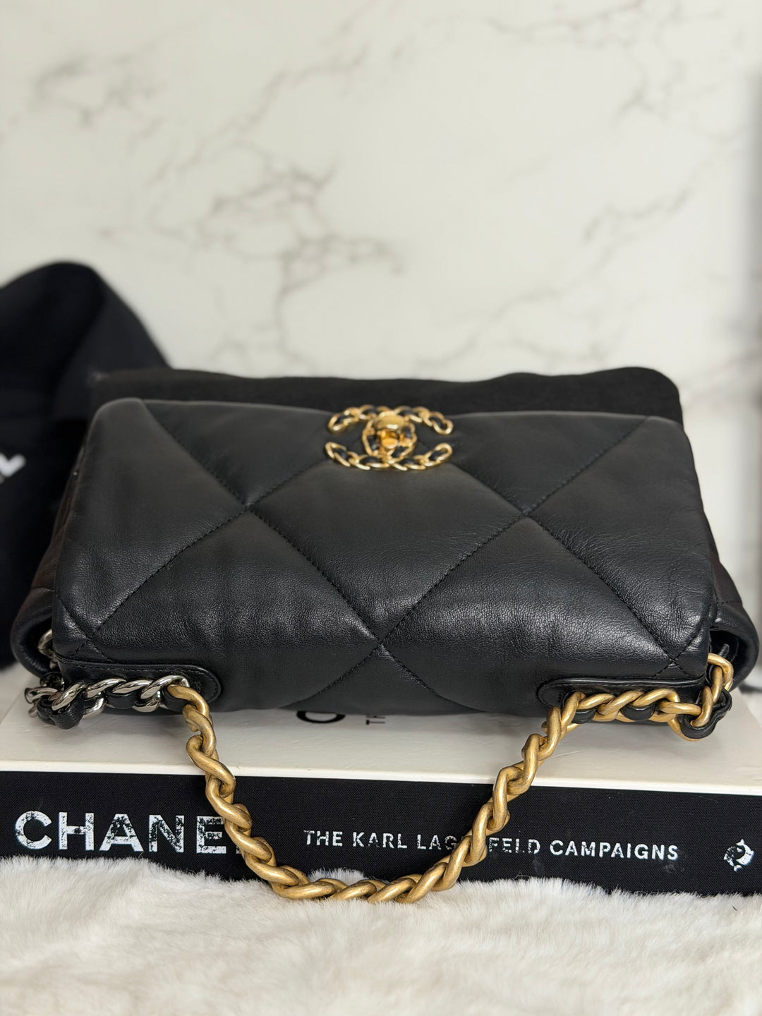 CHANEL series 31 Black Lambskin Mixed HW 19 Flap Bag size SMALL