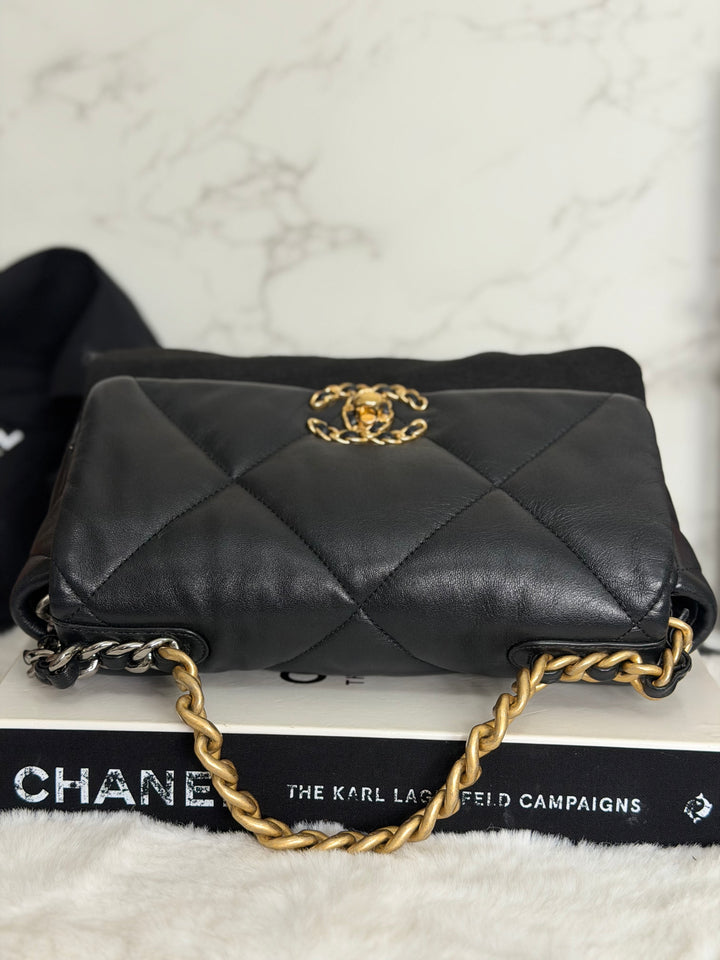 CHANEL series 31 Black Lambskin Mixed HW 19 Flap Bag size SMALL