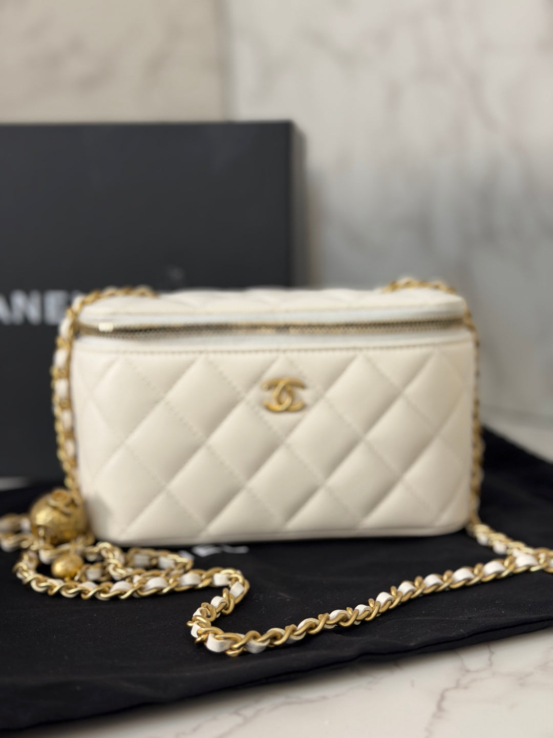 CHANEL series 31 White Lambskin aged GHW Small Vanity Pearl Crush Adjustable Chain 2020/2021