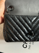 Load image into Gallery viewer, Chanel series 25 (2018) Black Glazed Crumpled Calf Skin So Black Hardware Chevron Mini Rectangular Flap Bag
