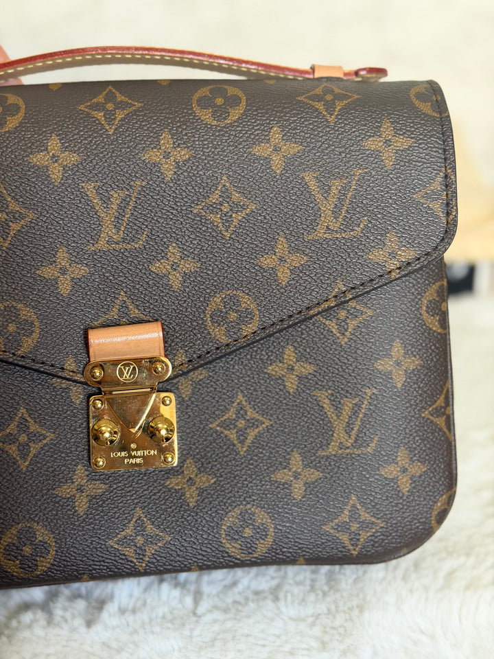LOUIS VUITTON LV Pochette Metis Monogram Bag 2024