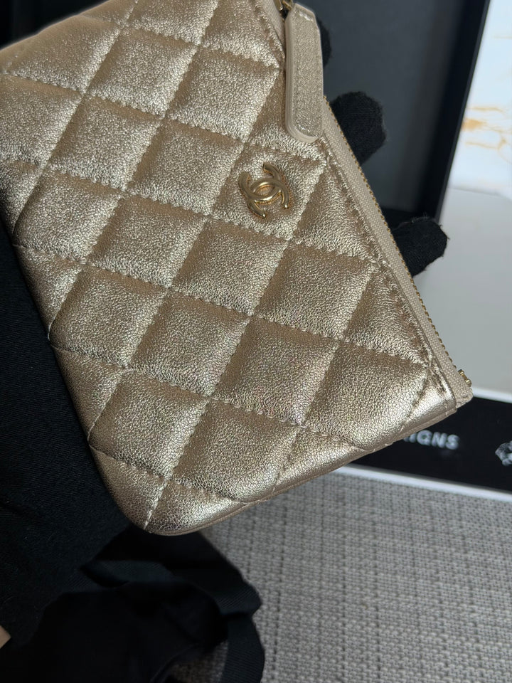 CHANEL 21P Metallic Gold Lambskin LGHW Mini O Case Pouch 15 cms