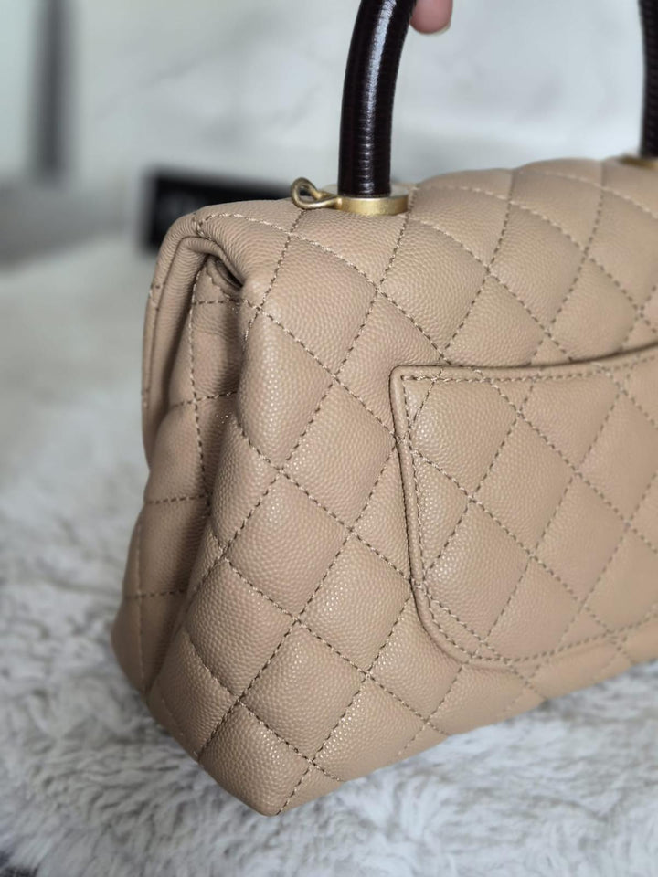 CHANEL series 29 Beige Caviar Aged GHW Deep burgundy Lizard Handle Coco Handle size Small 2019/2020