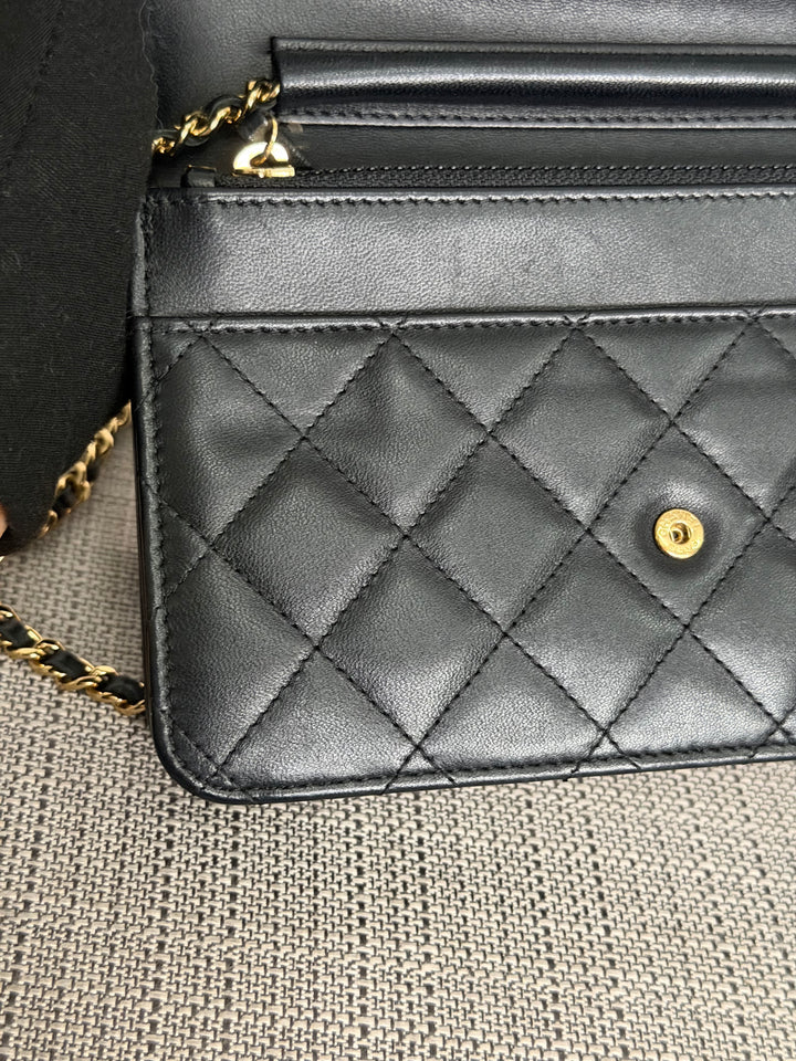 CHANEL series 25 2018 Black Lambskin LGHW Classic Wallet On Chain (WOC)
