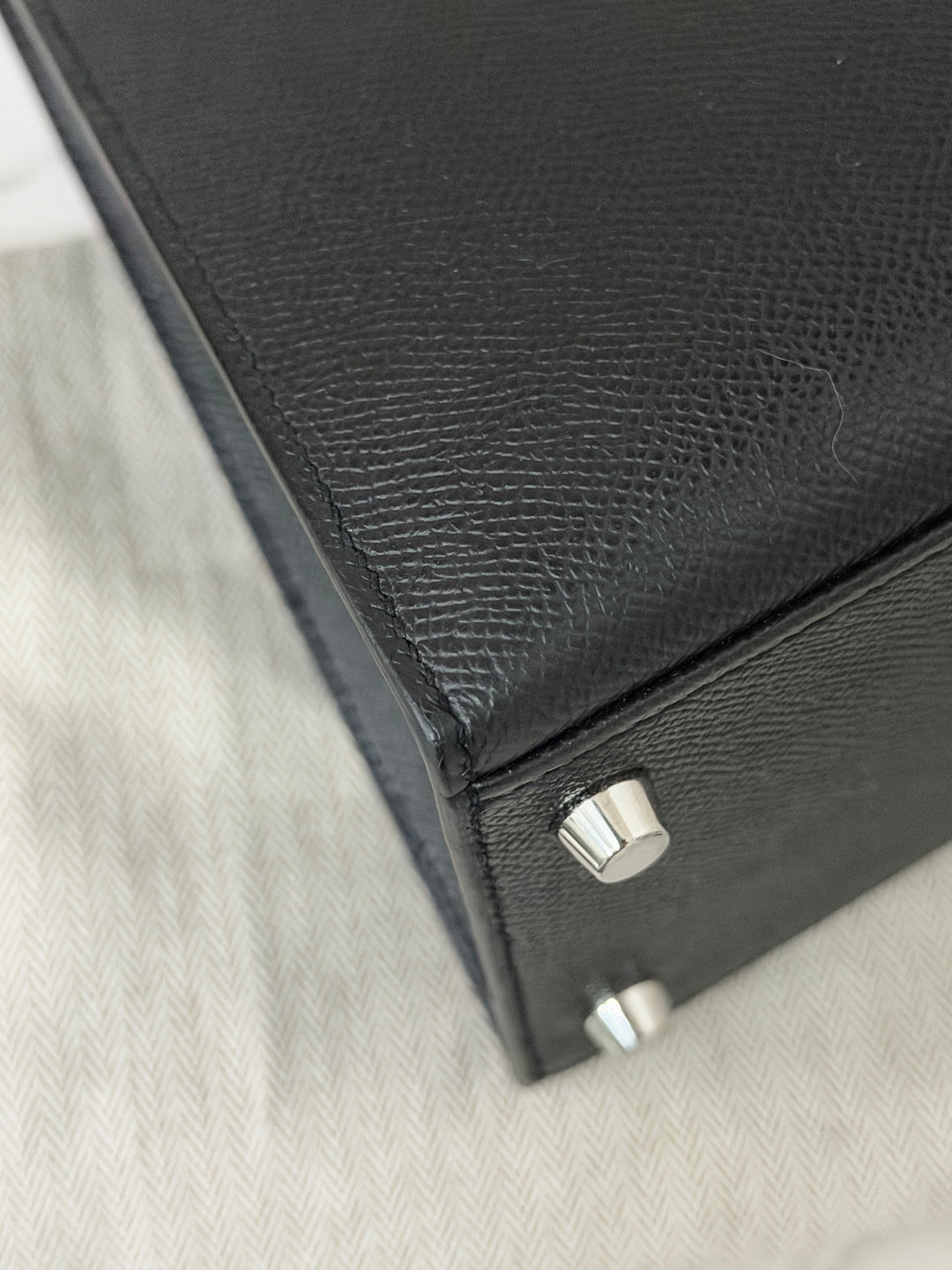 HERMES Black Noir Sellier Epsom Leather PHW Kelly 28 Stamp R 2014