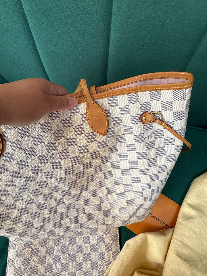 LOUIS VUITTON Neverfull MM Tote Bag in Damier Azur with Rose Ballerine lining