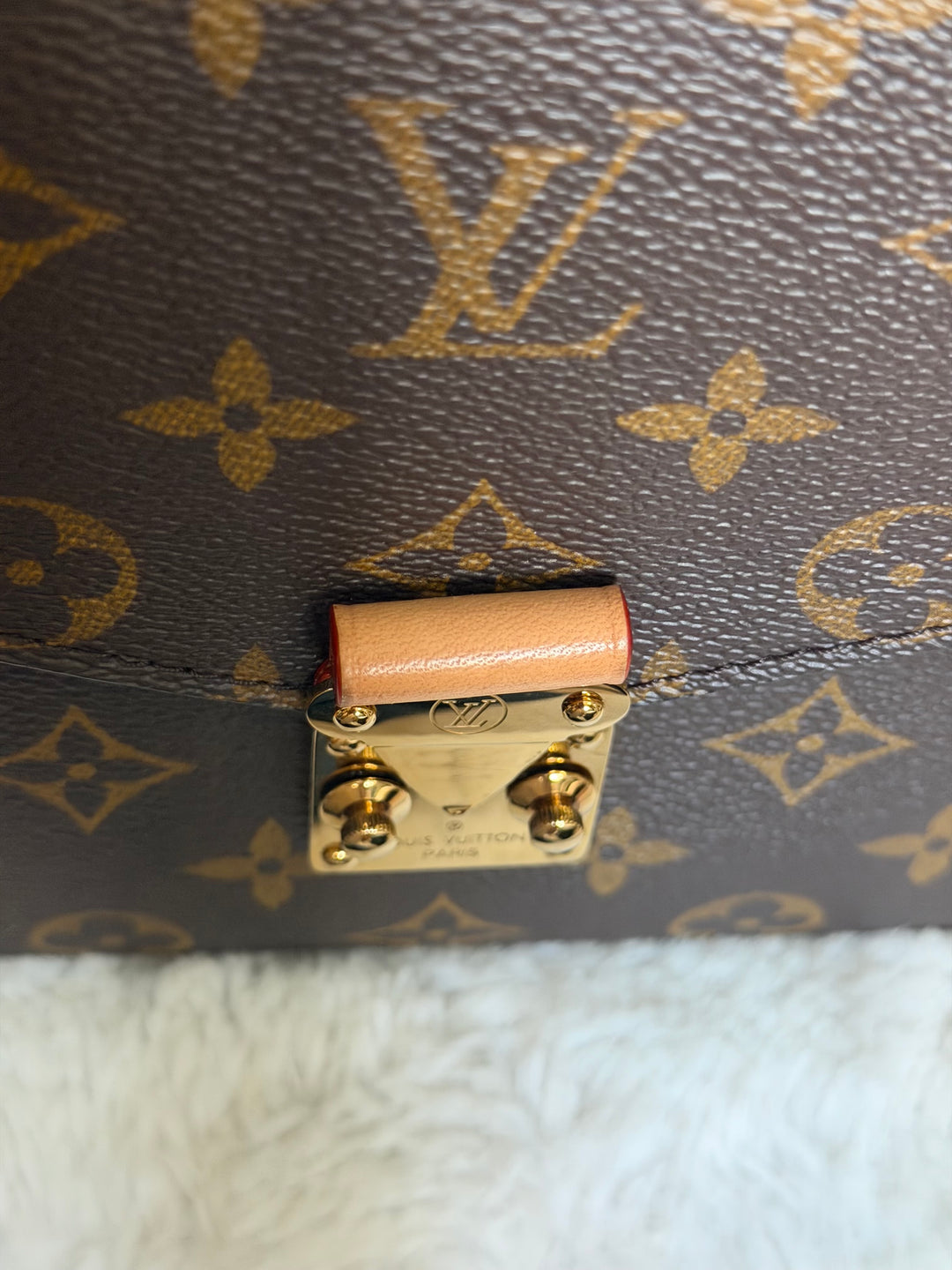 LOUIS VUITTON LV Pochette Metis Monogram Bag 2024