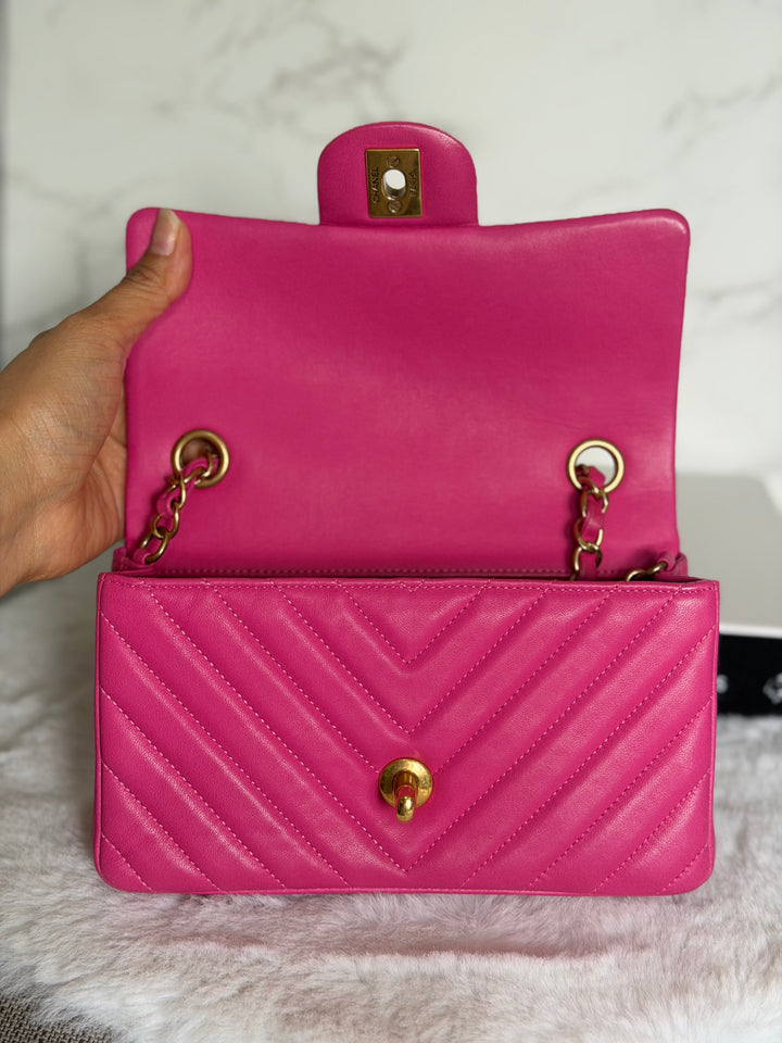 CHANEL series 21 Pink Lambskin Chevron Mini Rectangular Flap Bag with GHW 2015