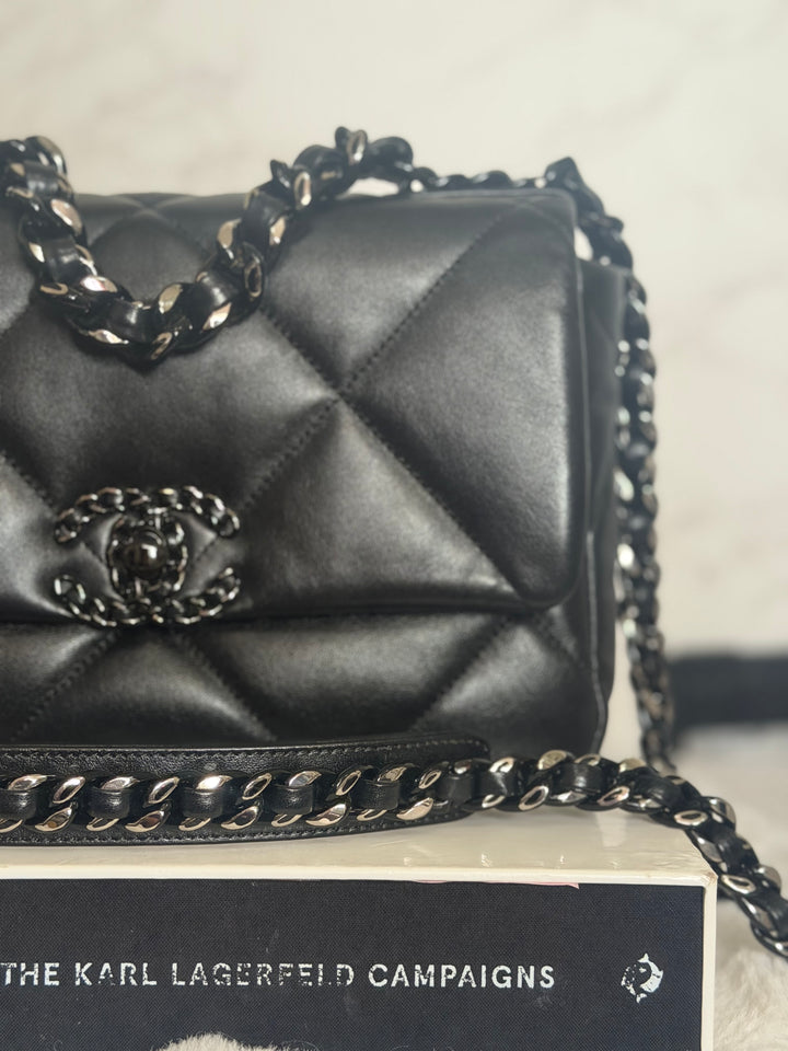 CHANEL 22P So Black 19 Black Lambskin Flap Bag size Small 2022