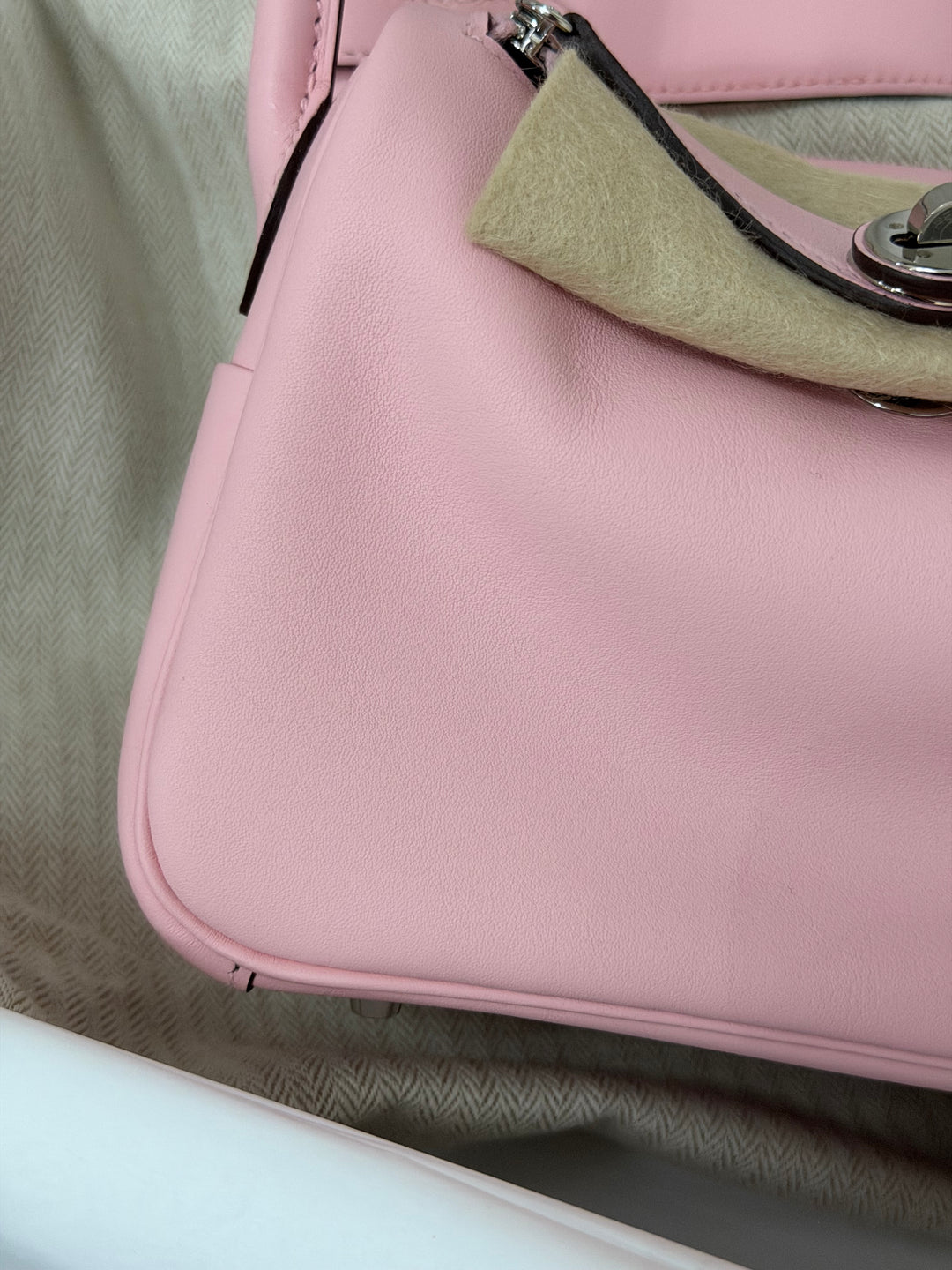 Hermes Mini Lindy Rose Sakura Swift leather PHW Stamp B 2024 *Rare combo*