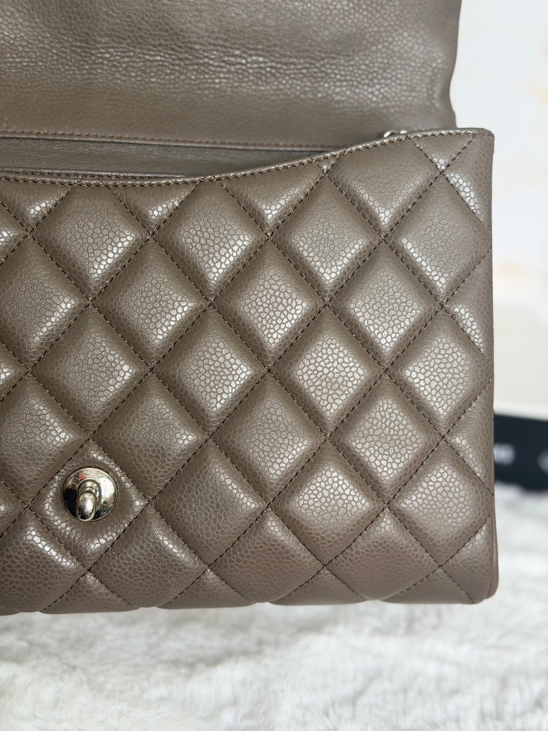 CHANEL series 17 Khaki Caviar SHW Classic Clutch with Chain