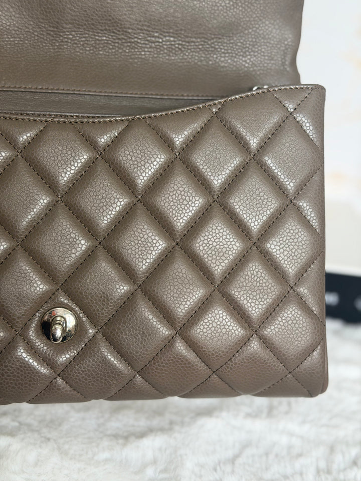 CHANEL series 17 Khaki Caviar SHW Classic Clutch with Chain