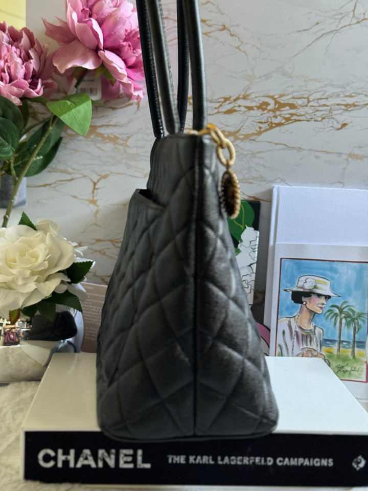 Chanel series 7 Vintage 2002-2003 Black Caviar GHW Medallion Tote Bag