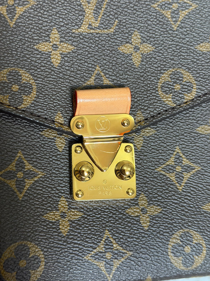 LOUIS VUITTON LV Pochette Metis Monogram Bag 2024