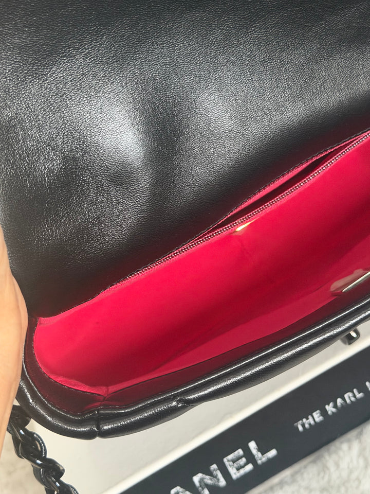 CHANEL 22P So Black 19 Black Lambskin Flap Bag size Small 2022