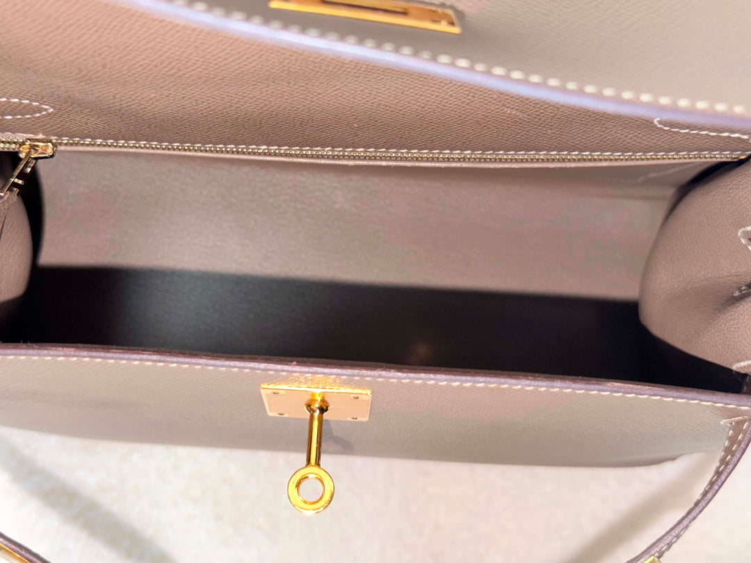 HERMÈS Kelly 28 Etoupe Epsom Sellier GHW Stamp Y 2020