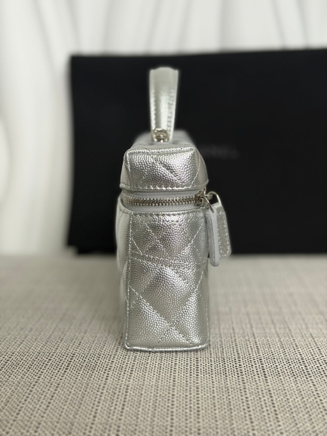 CHANEL 26C Silver Caviar SHW Long Vanity with detachable chain 2025/2026