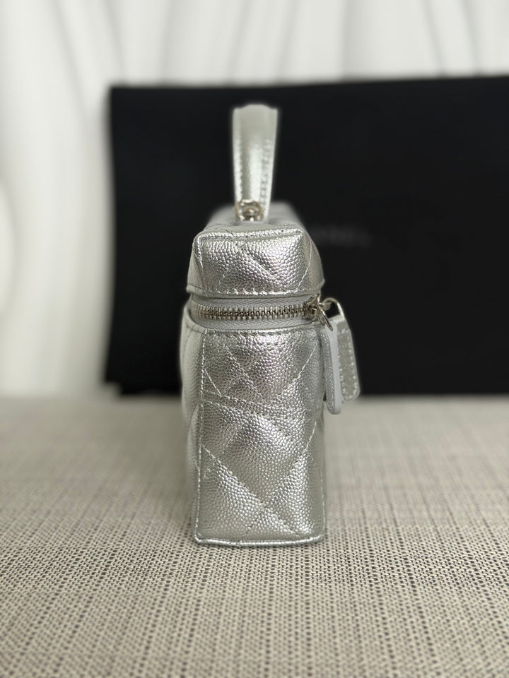 CHANEL 26C Silver Caviar SHW Long Vanity with detachable chain 2025/2026