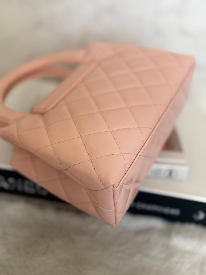 CHANEL 26B Light Pink Calf Skin Kelly Shopping Bag size Small 19 cms 2026