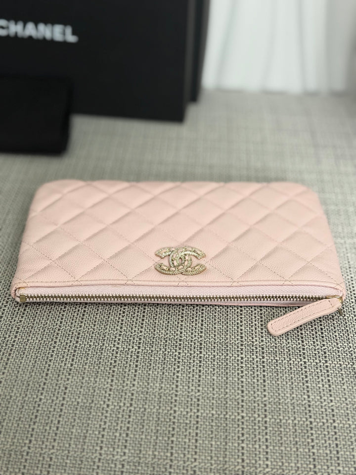 CHANEL series 32 Pink Caviar Crystal CC LGHW Small O Case Pouch