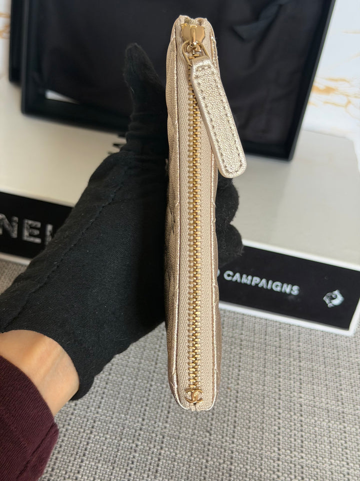 CHANEL 21P Metallic Gold Lambskin LGHW Mini O Case Pouch 15 cms