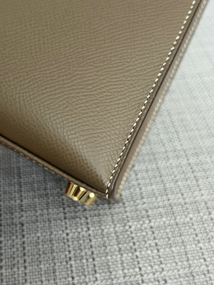 HERMÈS Kelly 25 Etoupe Epsom Leather Sellier GHW Stamp Z 2021 Pristine