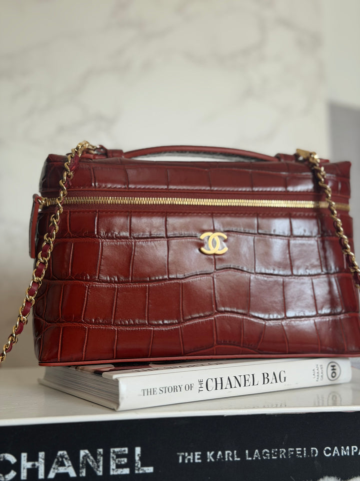 CHANEL 26B Croc Embossed Burgundy Calf Skin LP Long Vanity size Medium 23 cms 2026 Matthieu Blazy
