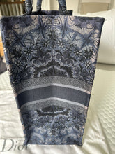 Load image into Gallery viewer, Dior Book Tote size Large
