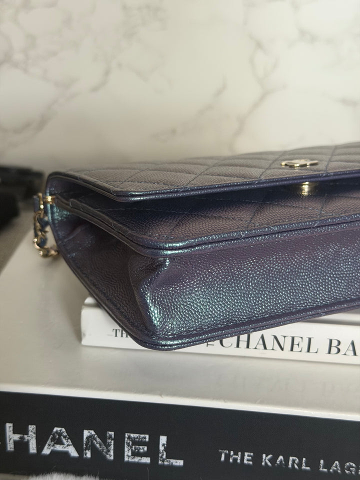 CHANEL 22P Iridescent Purple Caviar LGHW 2022 Classic Wallet On Chain (WOC)