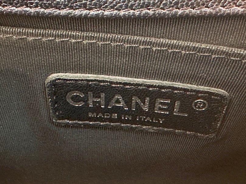 Chanel 16C 2016 Cruise collection series 21 Purple Iridescent Calf skin rainbow mermaid hardware Le Boy Old Medium Flap Bag