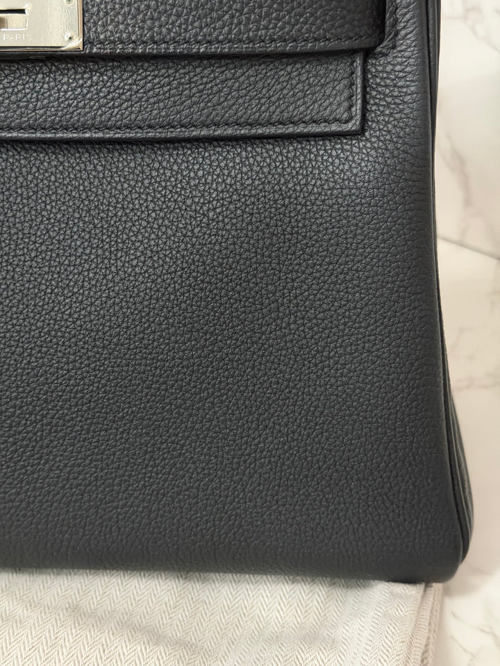 HERMES Noir Black Togo Leather with Palladium Hardware Kelly 28 Retourne Bag Stamp R 2014