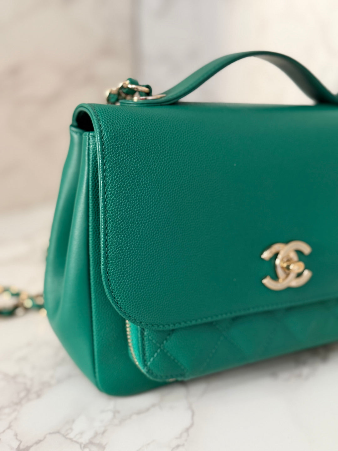 CHANEL series 23 Green Caviar LGHW Medium Business Affinity Flap Bag