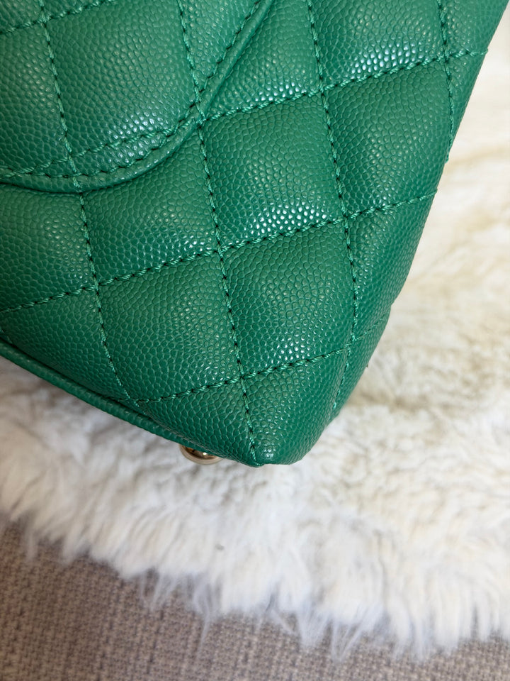 CHANEL 22A Green Caviar LGHW Coco Handle Flap Bag size Small 2022