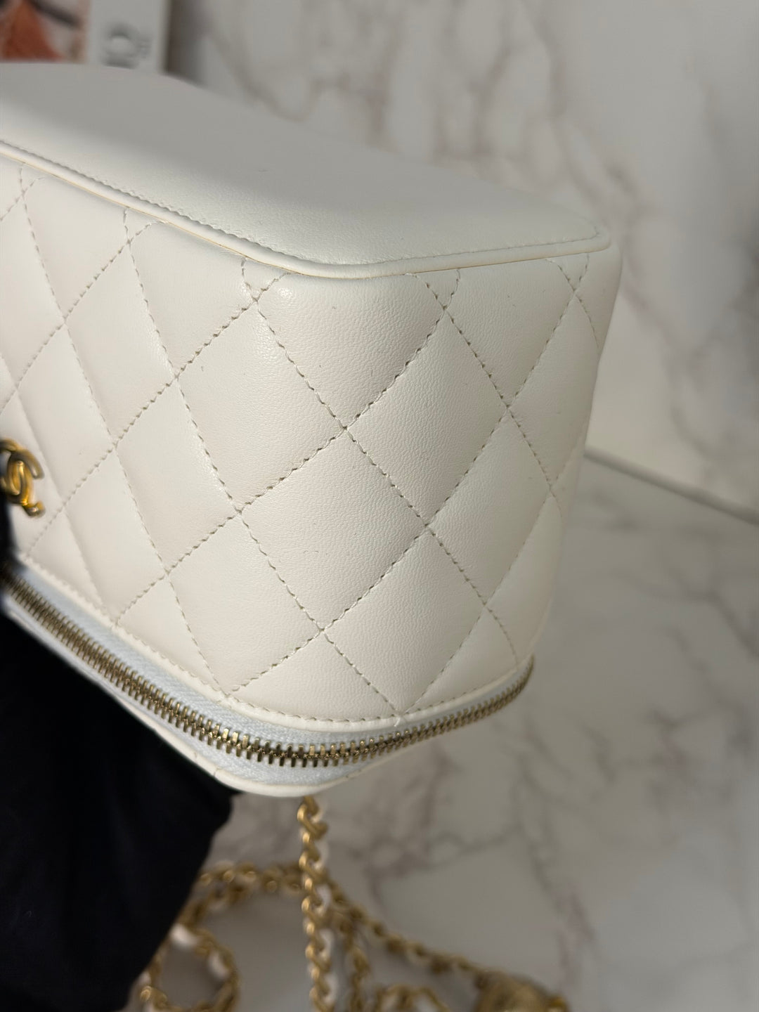 CHANEL series 31 White Lambskin aged GHW Small Vanity Pearl Crush Adjustable Chain 2020/2021
