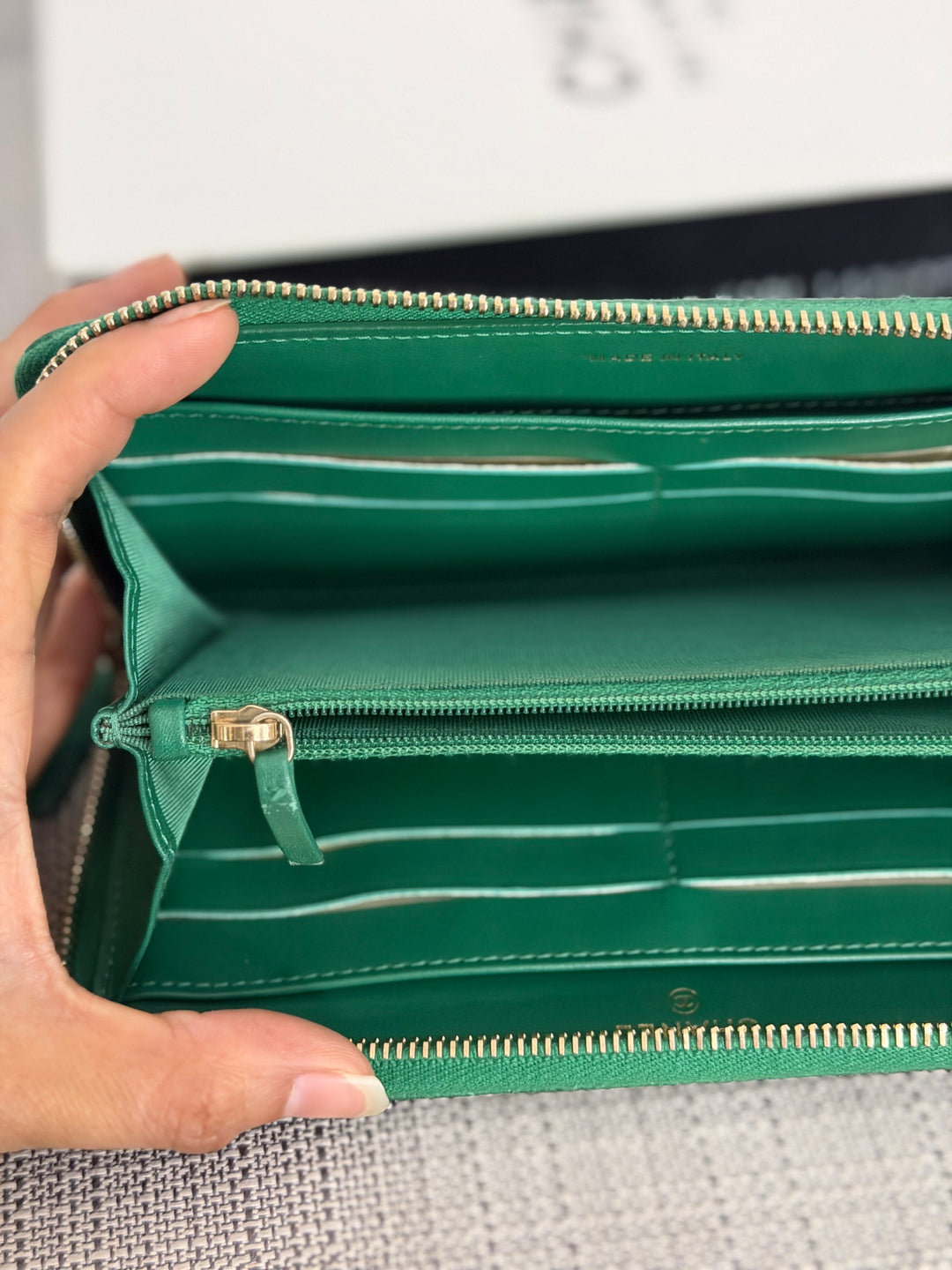 CHANEL series 25 18S collection Emerald Green Caviar LGHW Full size Zipped Wallet